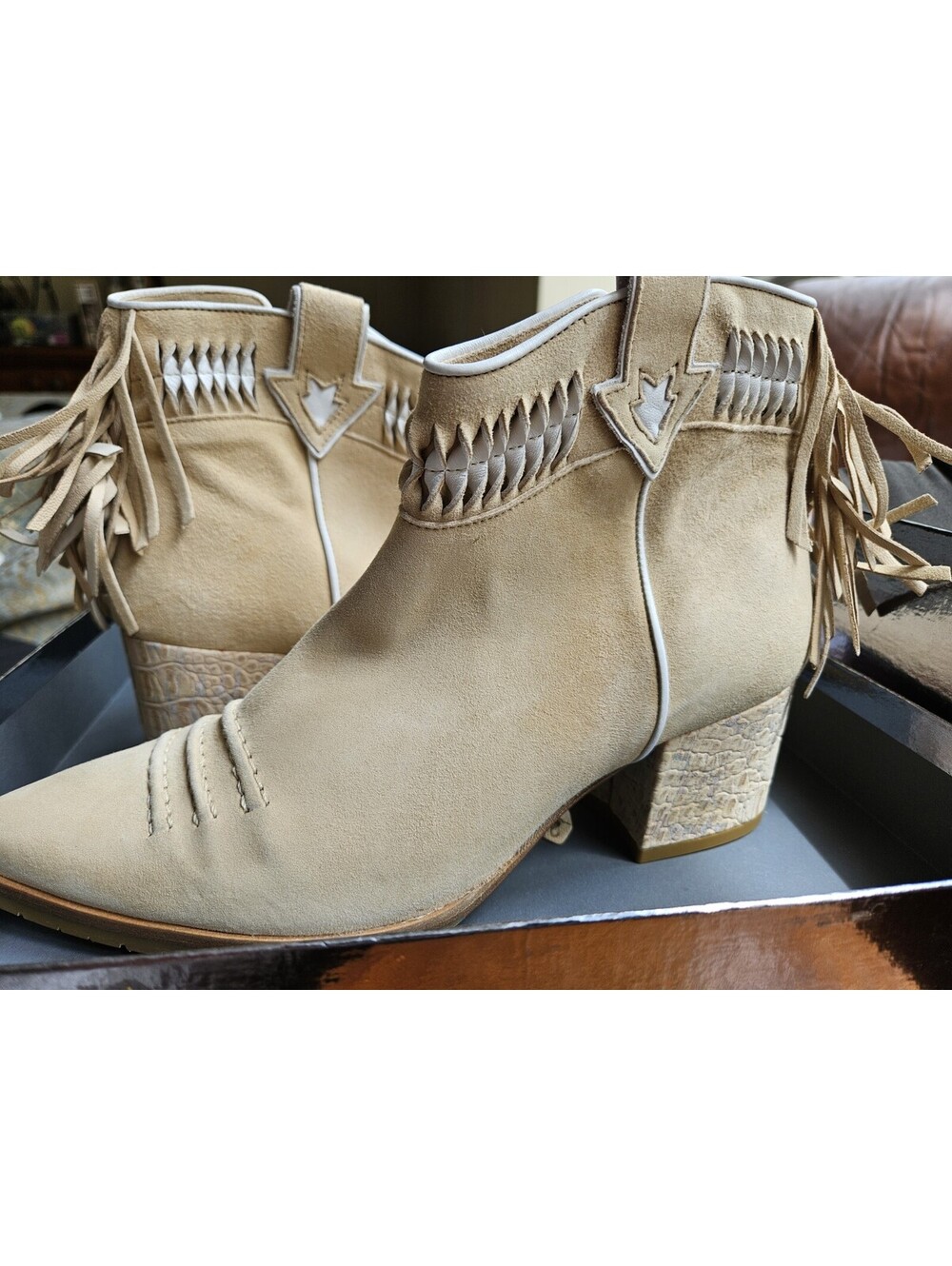 New Donald & Lisa Pliner Signature Suede Leather Fringe Boots Size 8B Italy